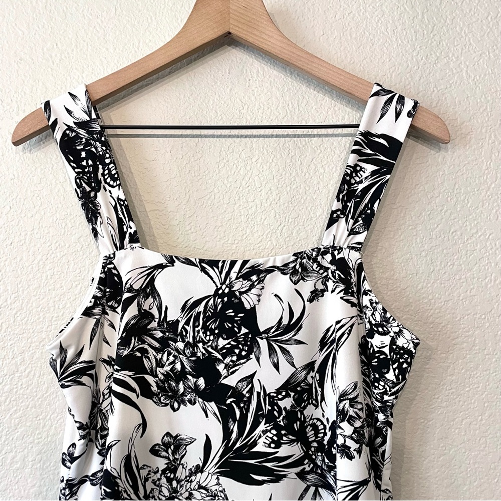 White House Black Market Floral Chain Neckline Top - Picture 9 of 11